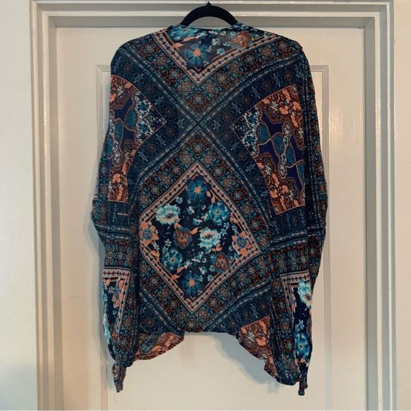 MAURICES Kimono Navy Blue Geometric Floral Patter Tie Sides One Size 100% Rayon - Picture 4 of 5
